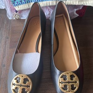 Tory Burch Chelsea 25mm Ballet Flat, Perfect Black. Never worn, size 9.5